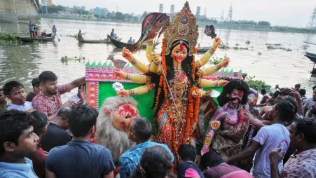 আজ বিজয়া দশমী, প্রতিমা বিসর্জনে শেষ হচ্ছে দুর্গোৎসব