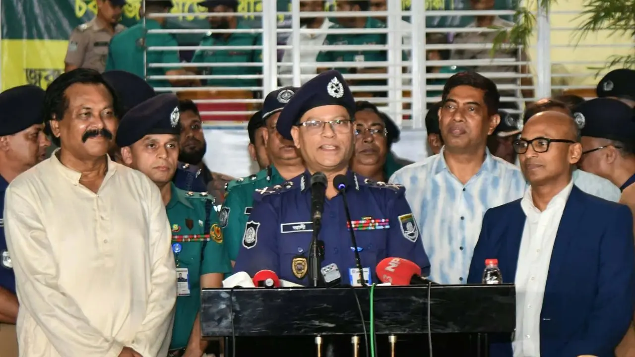 ৩৩ হাজারের বেশি মণ্ডপে শান্তিপূর্ণভাবে দুর্গাপূজা উদযাপিত হচ্ছে: আইজিপি