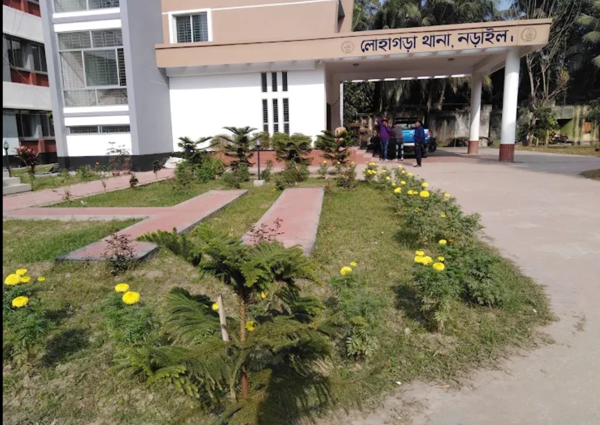 লোহাগড়ায় ইউএনও-ওসির মানবিক উদ্যোগ, কিশোর-কিশোরীকে পরিবারের কাছে হস্তান্তর