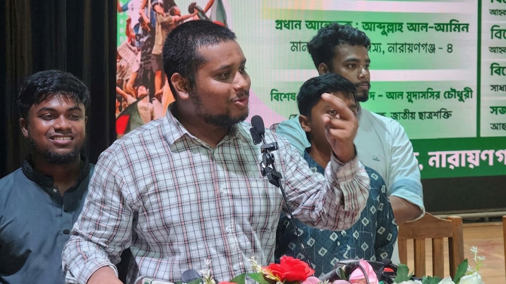চুয়েটের ভিসিকে ‘গুন্ডা’ বললেন হাসনাত আবদুল্লাহ