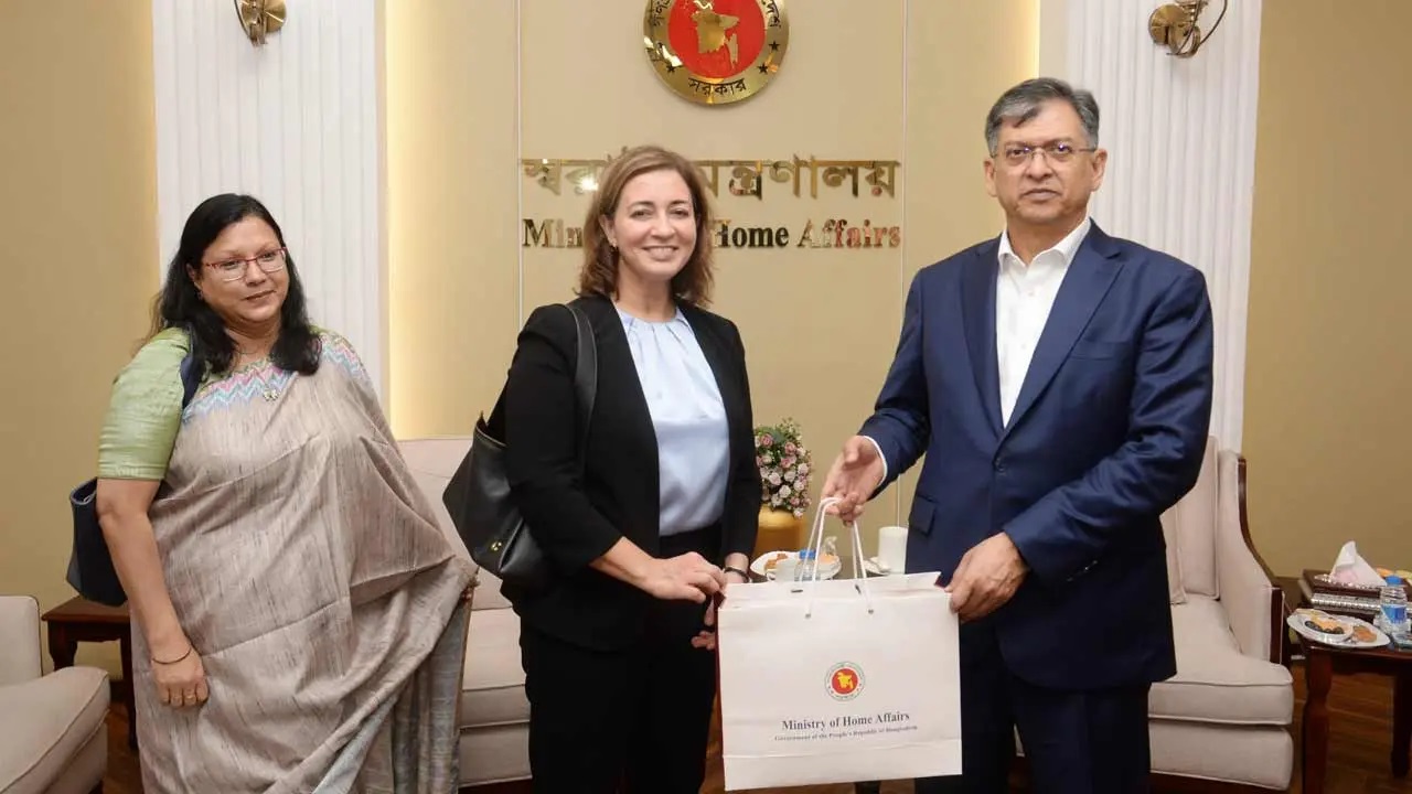 মানবপাচার ও সংঘবদ্ধ অপরাধ দমনে সরকারের ‘জিরো টলারেন্স’ নীতি: স্বরাষ্ট্রমন্ত্রী
